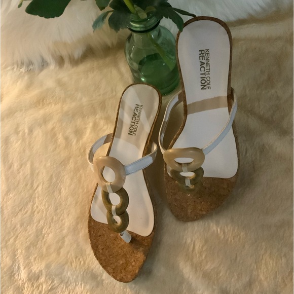 NWOT Kenneth Cole - White wedge sandals. Sz 6M - Picture 4 of 8